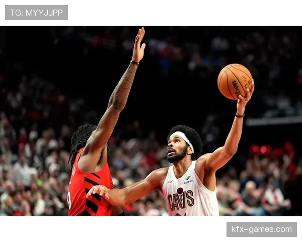 内线核心尼克·科里森挡拆制造错位显著提升球队防守效率